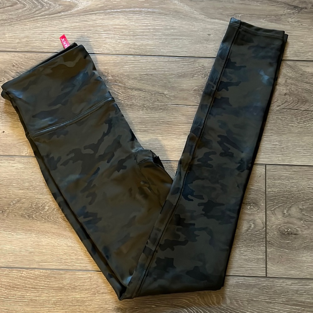 SPANX camo control top leggings. LIKE NEW!!